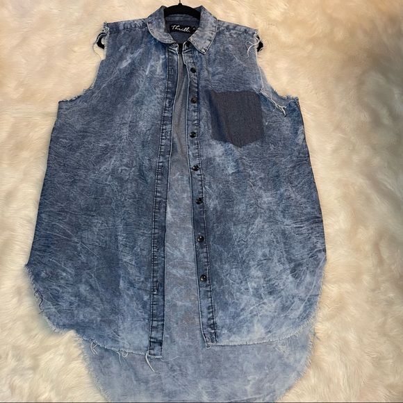 Thrive Sleeveless High Low Button Down Shirt - Picture 2 of 12